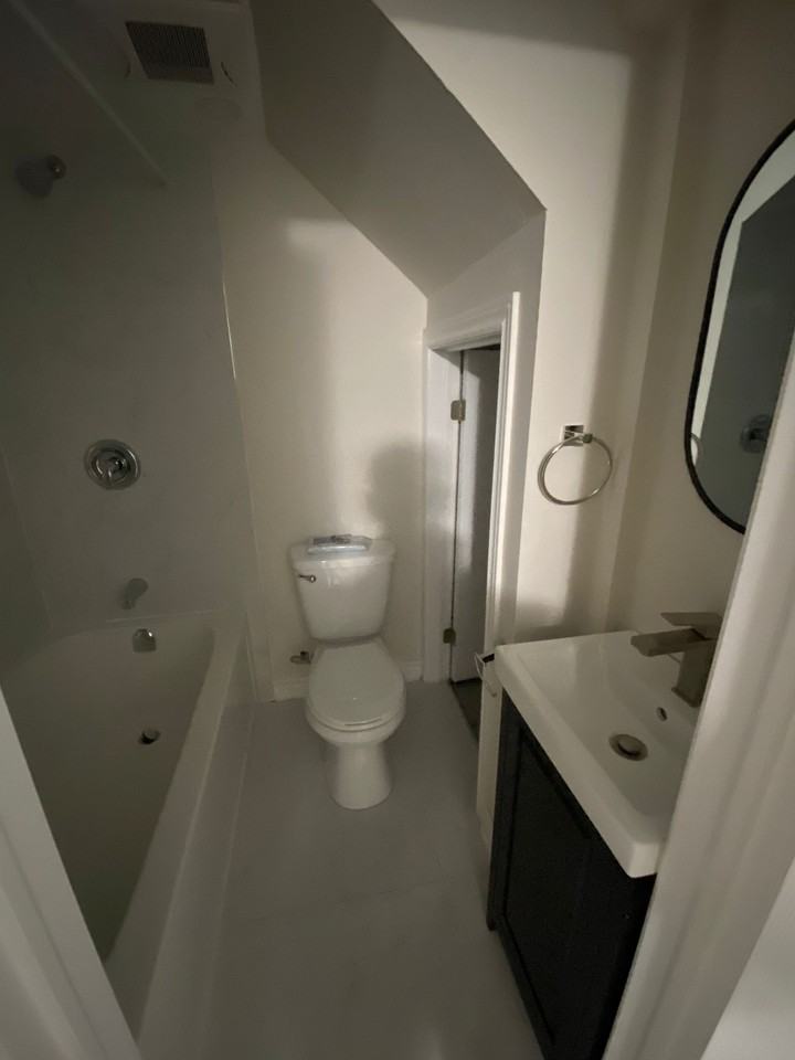 35 Amberley Dr #4 - Photo 6 of 8