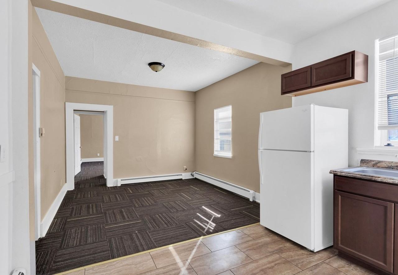 1107 Agate Pl A-D - Photo 3 of 8