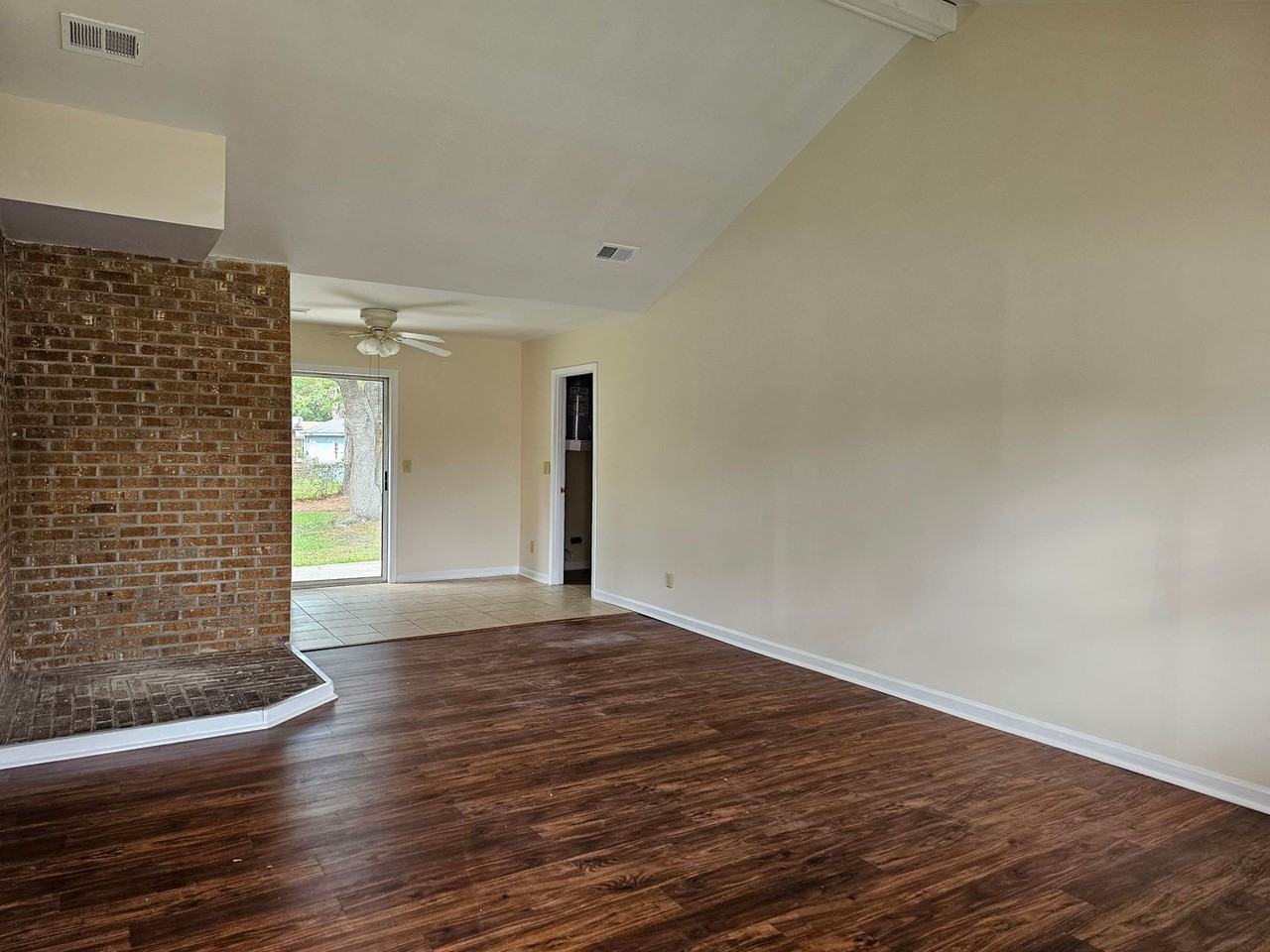 402 Village Green Cir - Photo 2 of 13