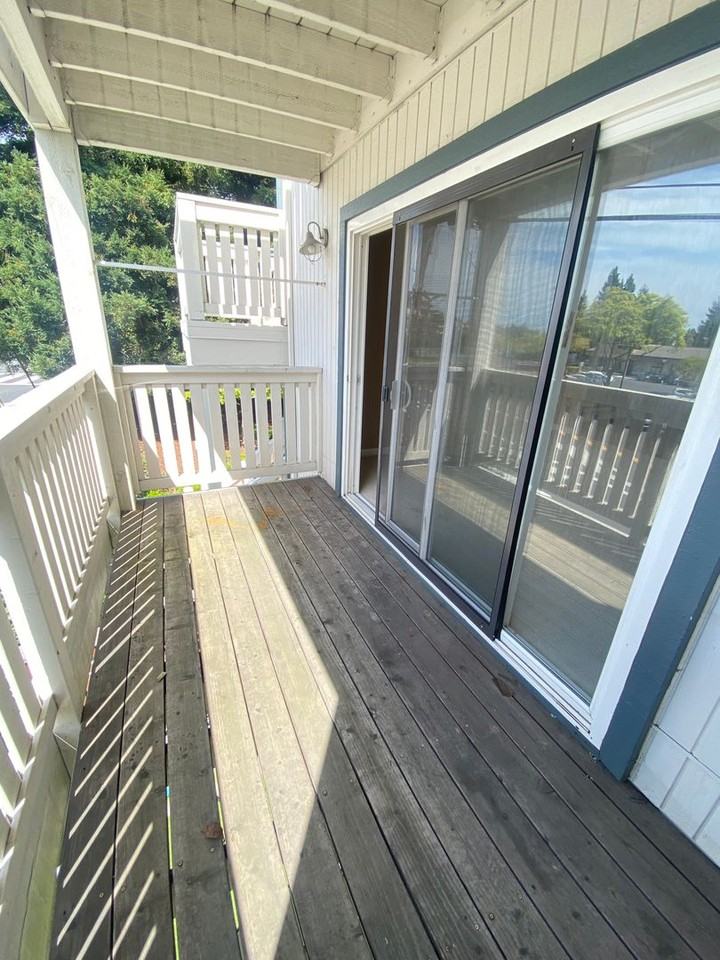 26815 Hayward Boulevard - Photo 6 of 13