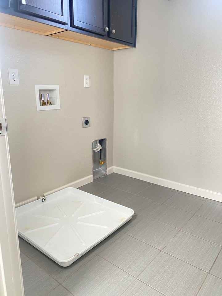 2730 Bonfire Ln - Photo 7 of 16