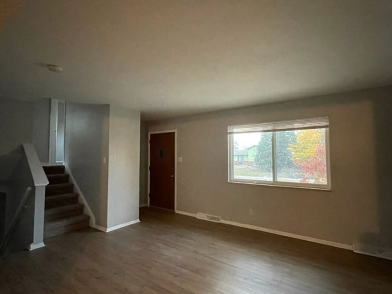 387 S Queen Cir - Photo 2 of 27