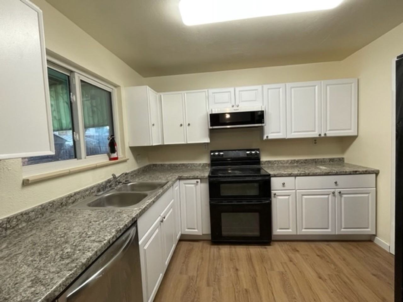 387 S Queen Cir - Photo 3 of 27