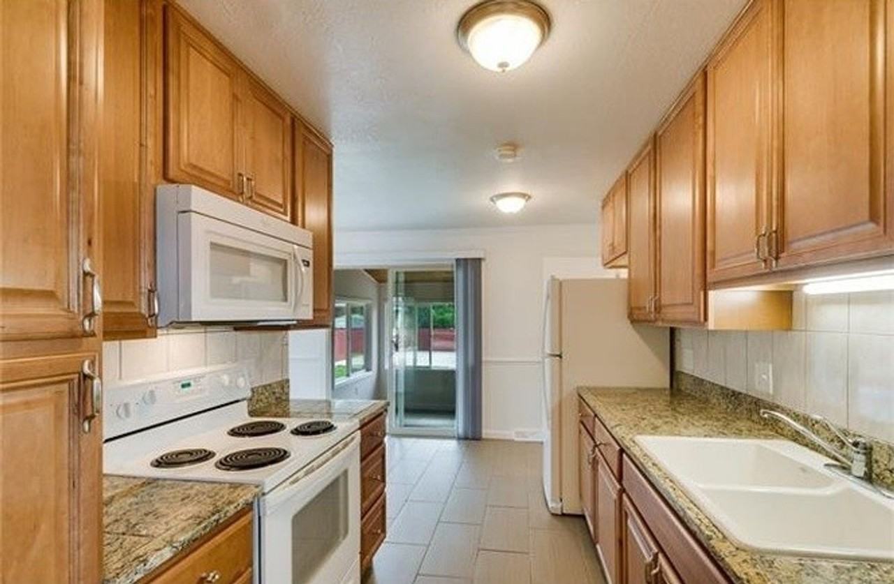 479 Kingston St - Photo 2 of 13