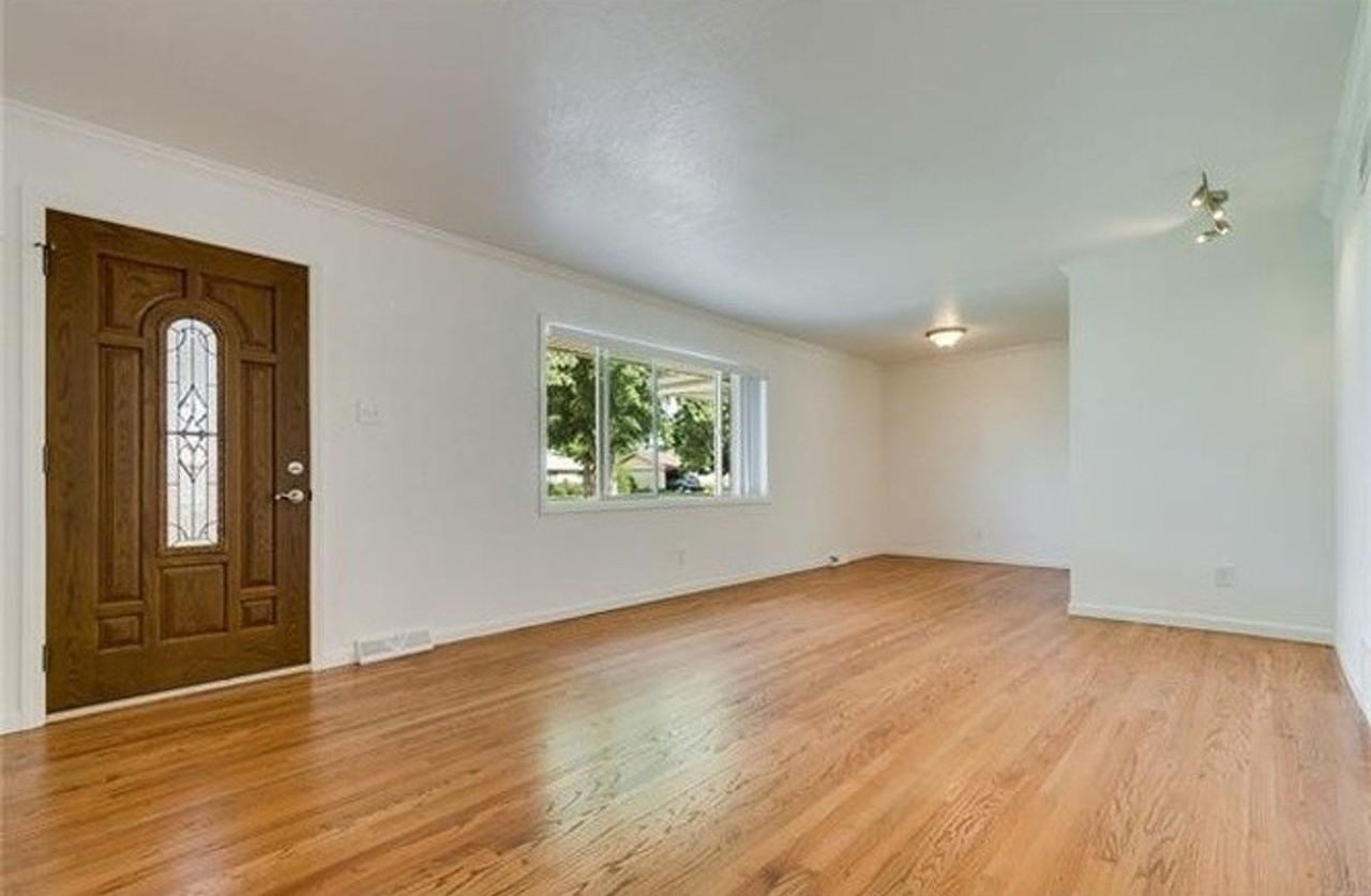 479 Kingston St - Photo 3 of 13