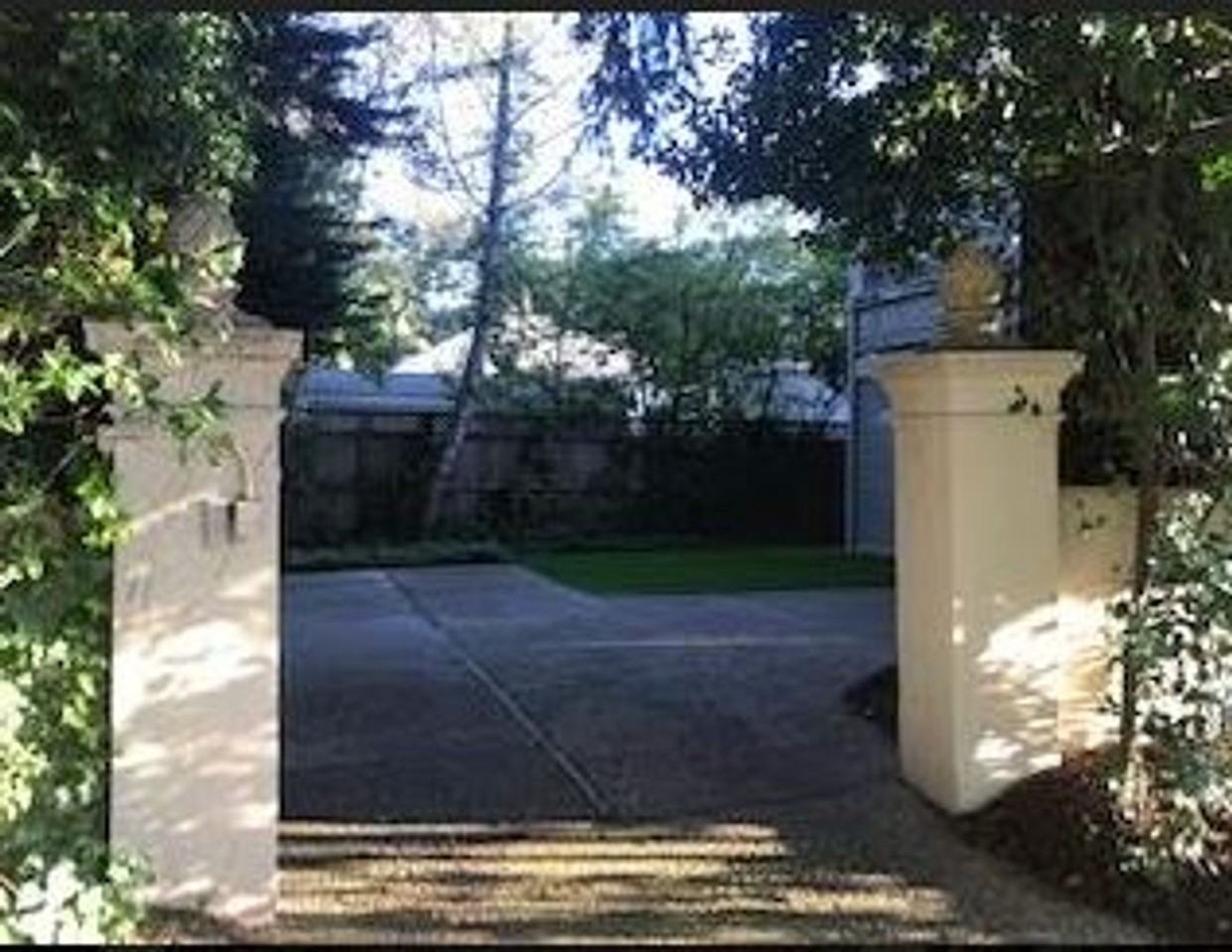 2025 Carmelita Ave - Photo 3 of 24