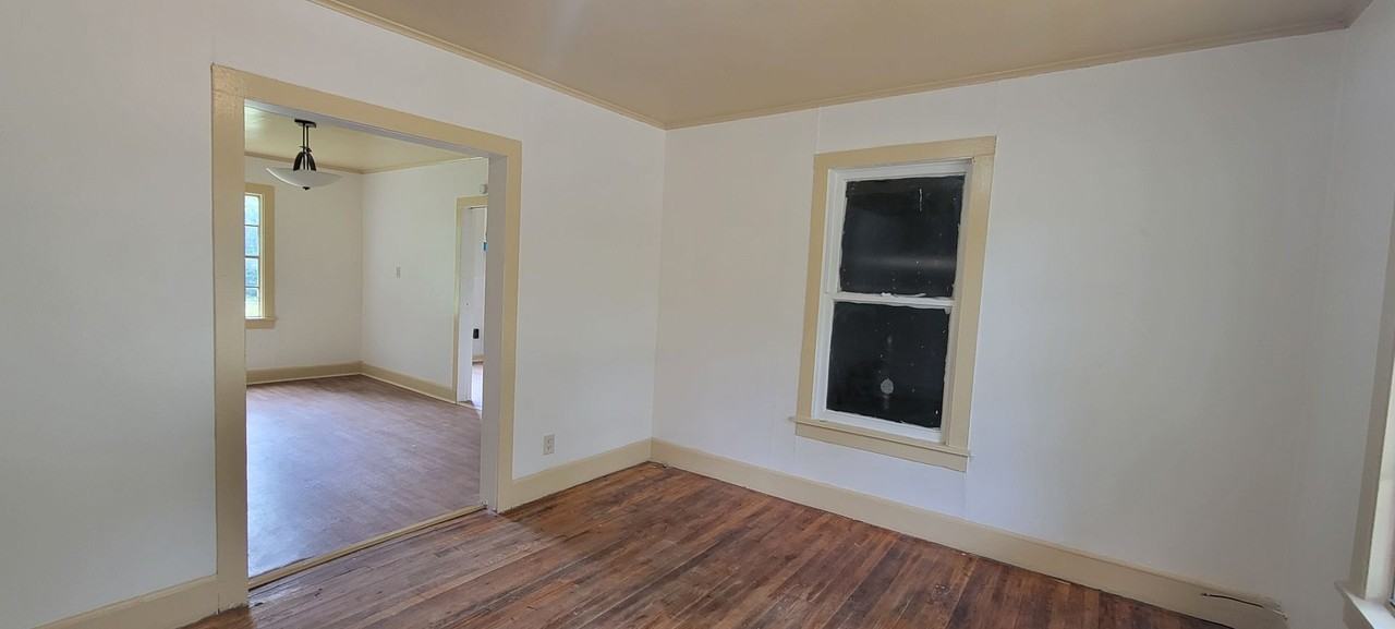 4129 Lamar Ave - Photo 3 of 12
