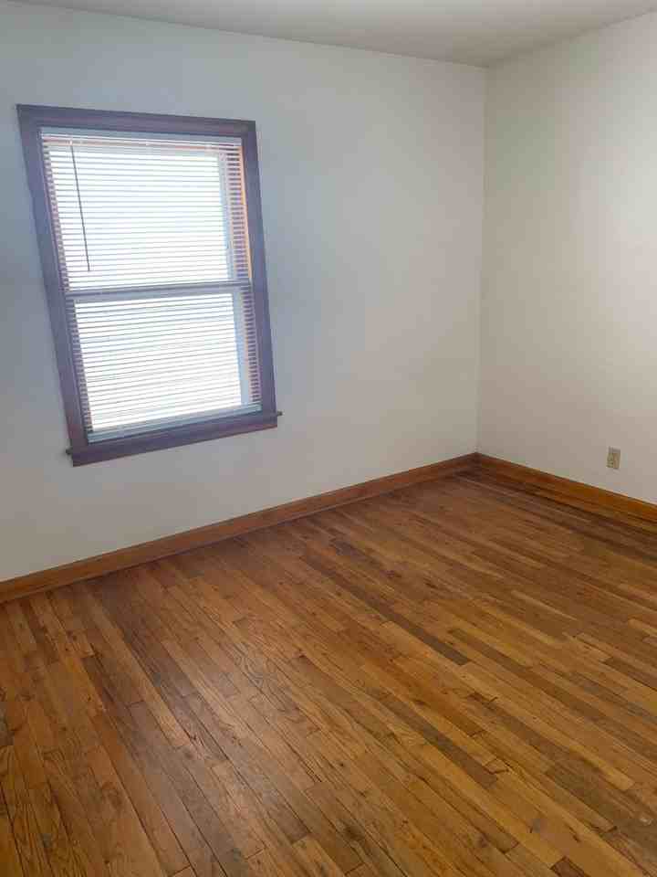 911 South 1st Street - Photo 4 of 28