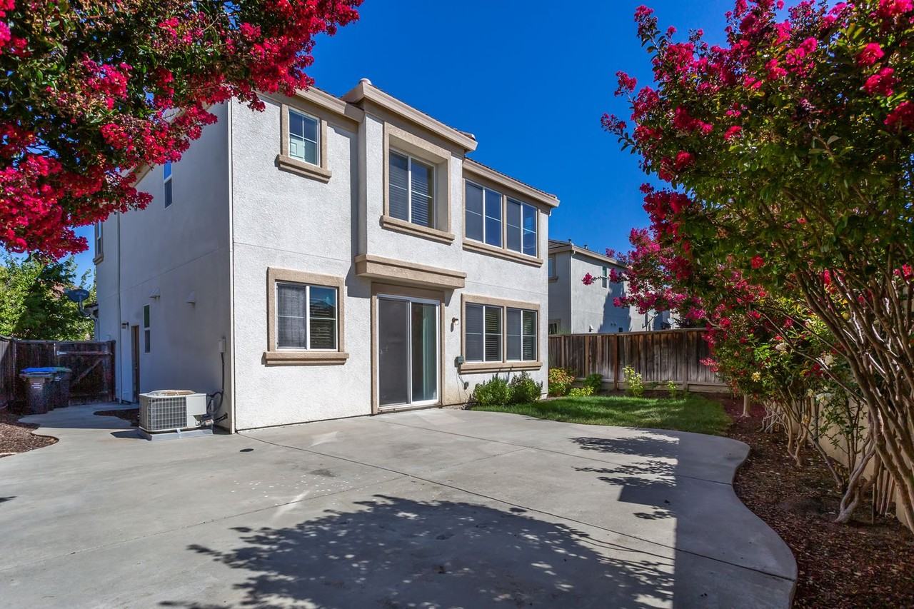 5067 Bianco Cir - Photo 7 of 39