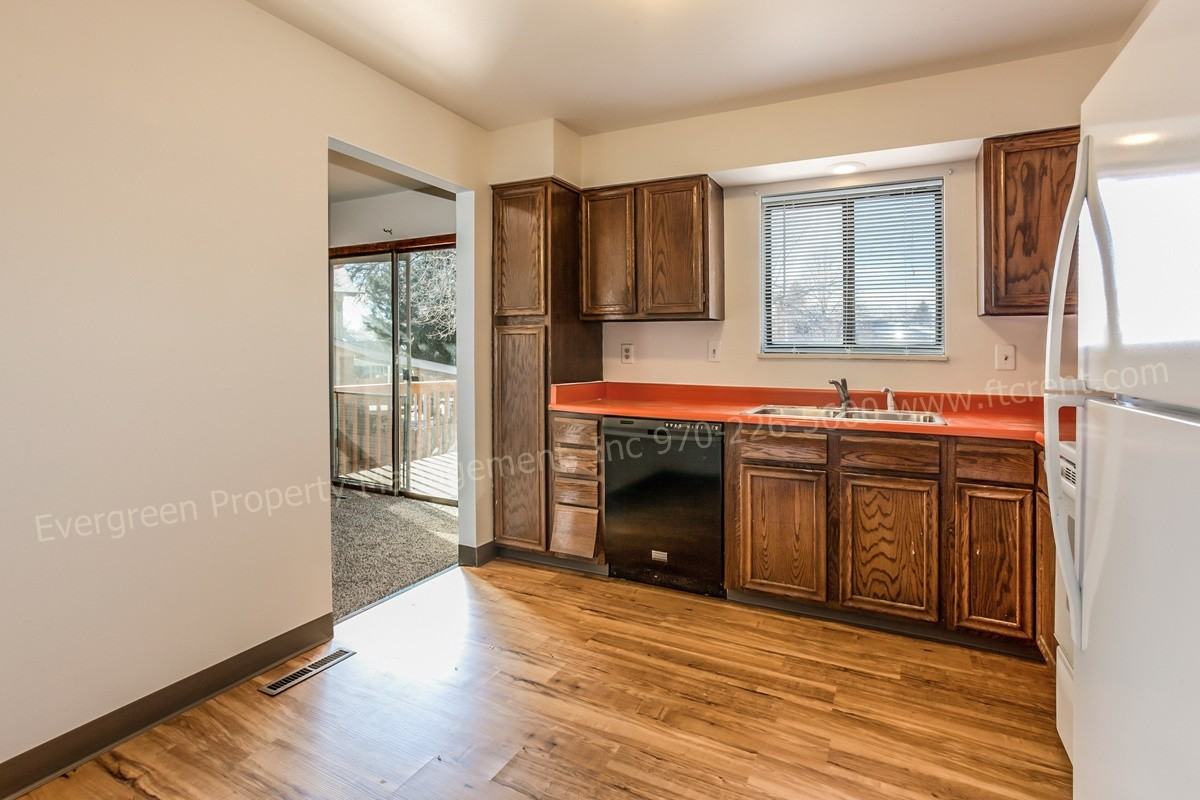 1925 Leicester Way - Photo 3 of 28