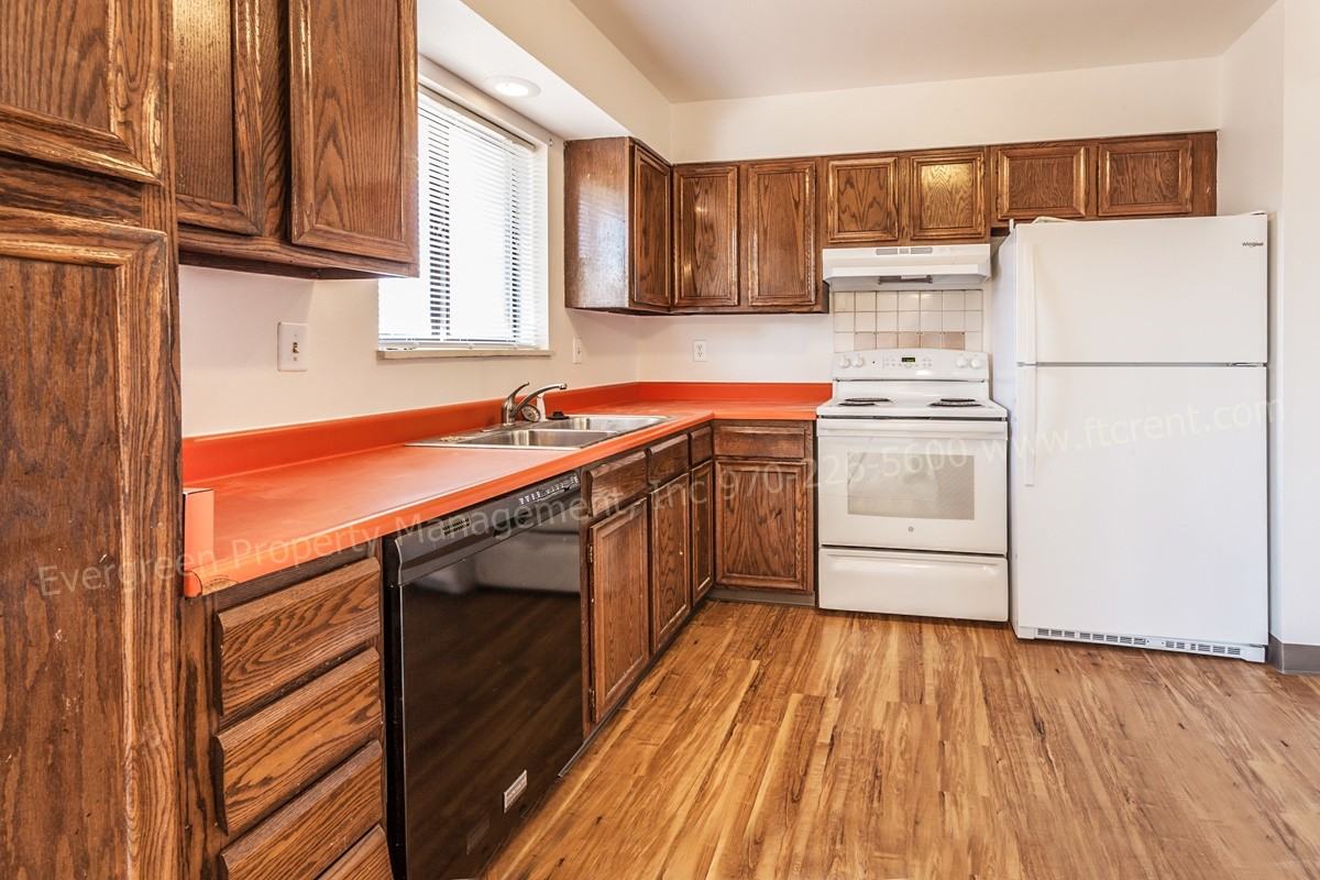 1925 Leicester Way - Photo 5 of 28