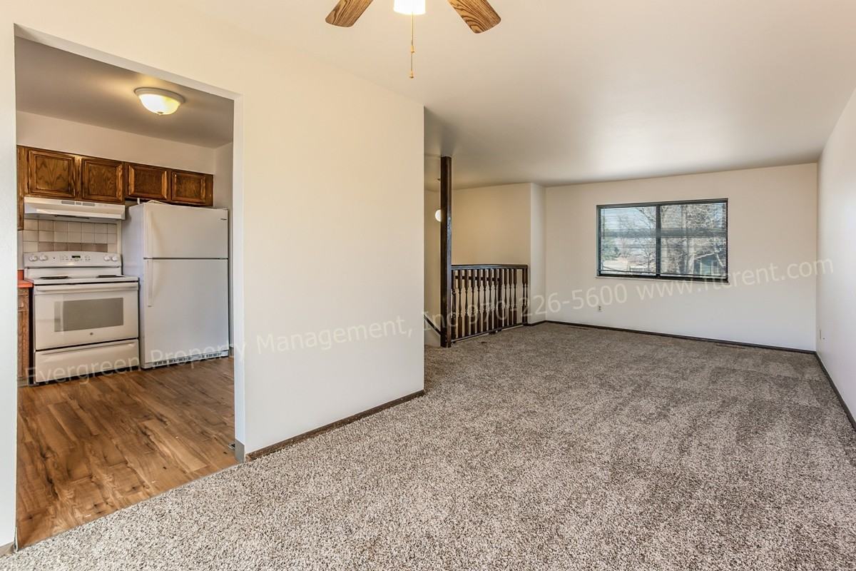 1925 Leicester Way - Photo 6 of 28