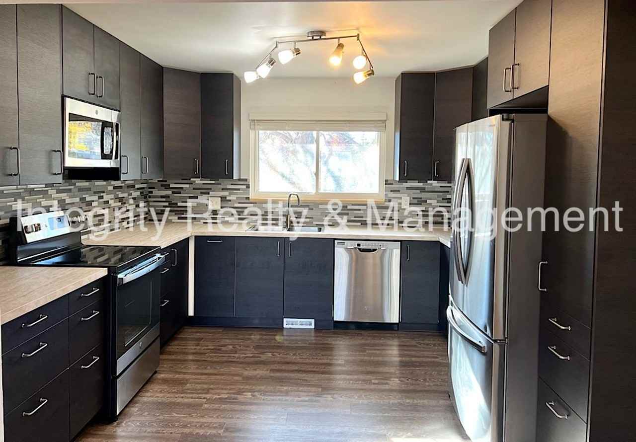 804 S Queen Way - Photo 3 of 21