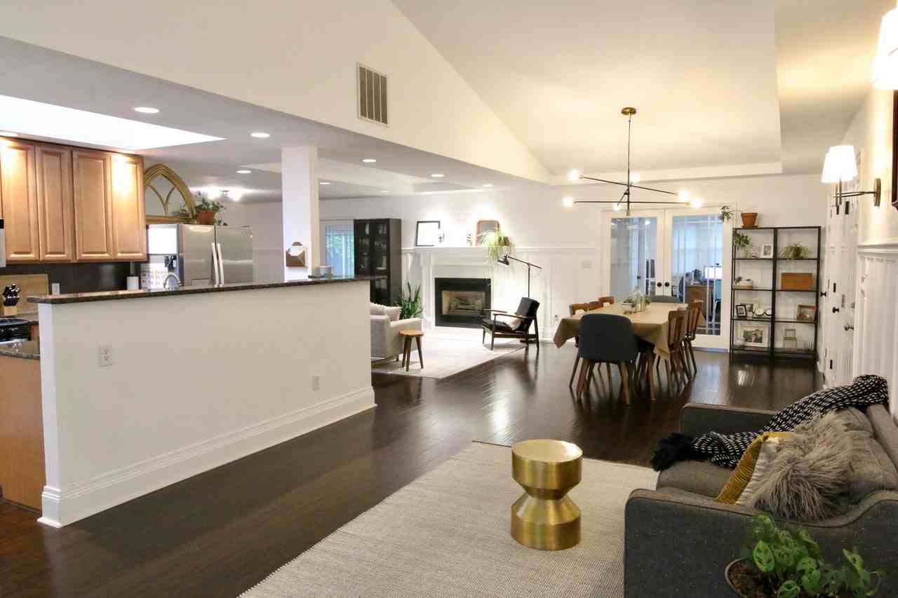 4055 N Cove Dr - Photo 3 of 19