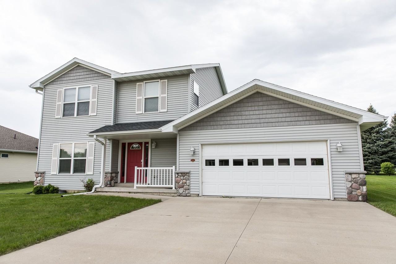 1842 S Rhode Island Ct, Mason City, IA 50401 3 Bedroom House for 1,750