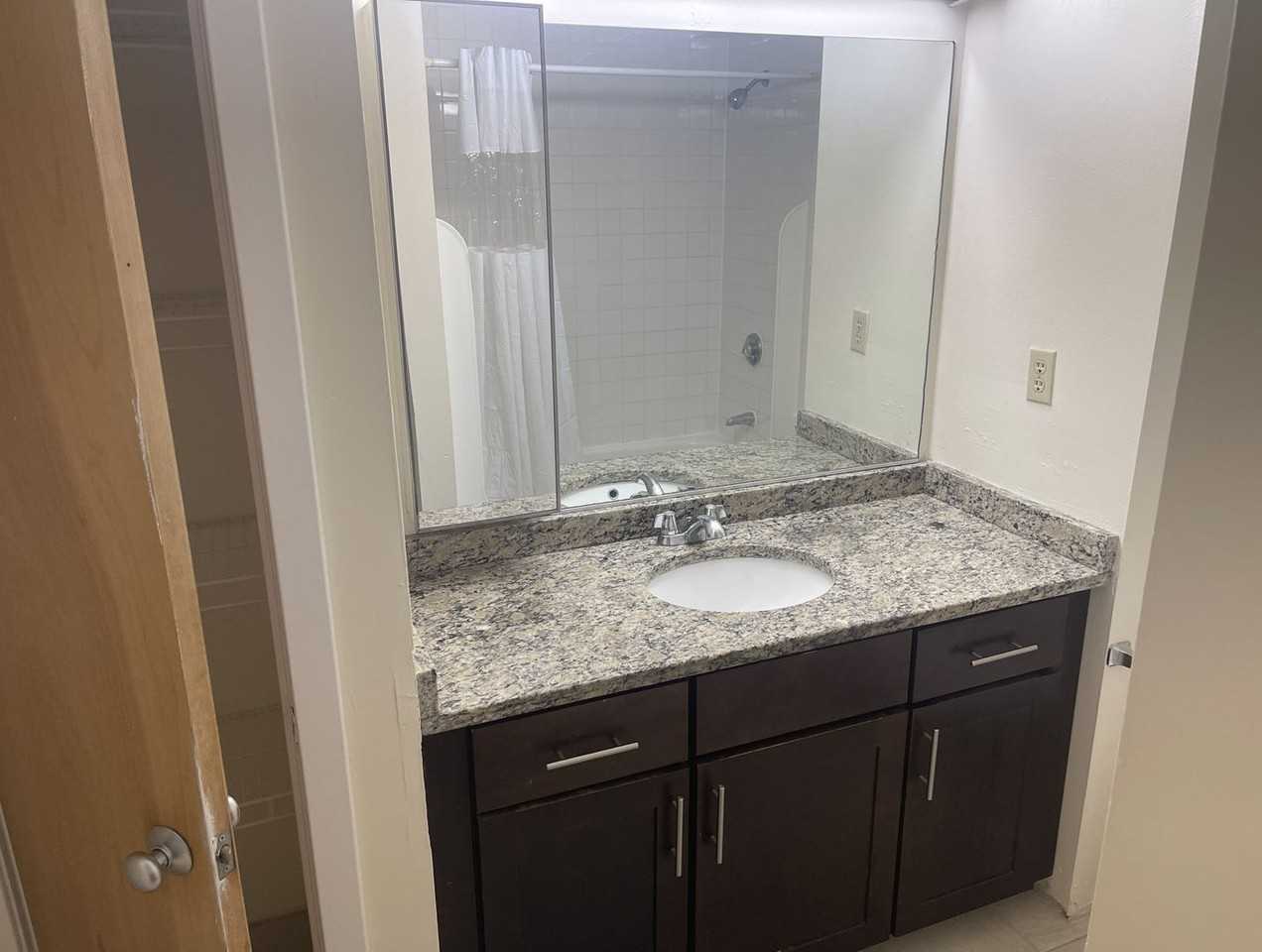 138 N Beacon St - Photo 5 of 17