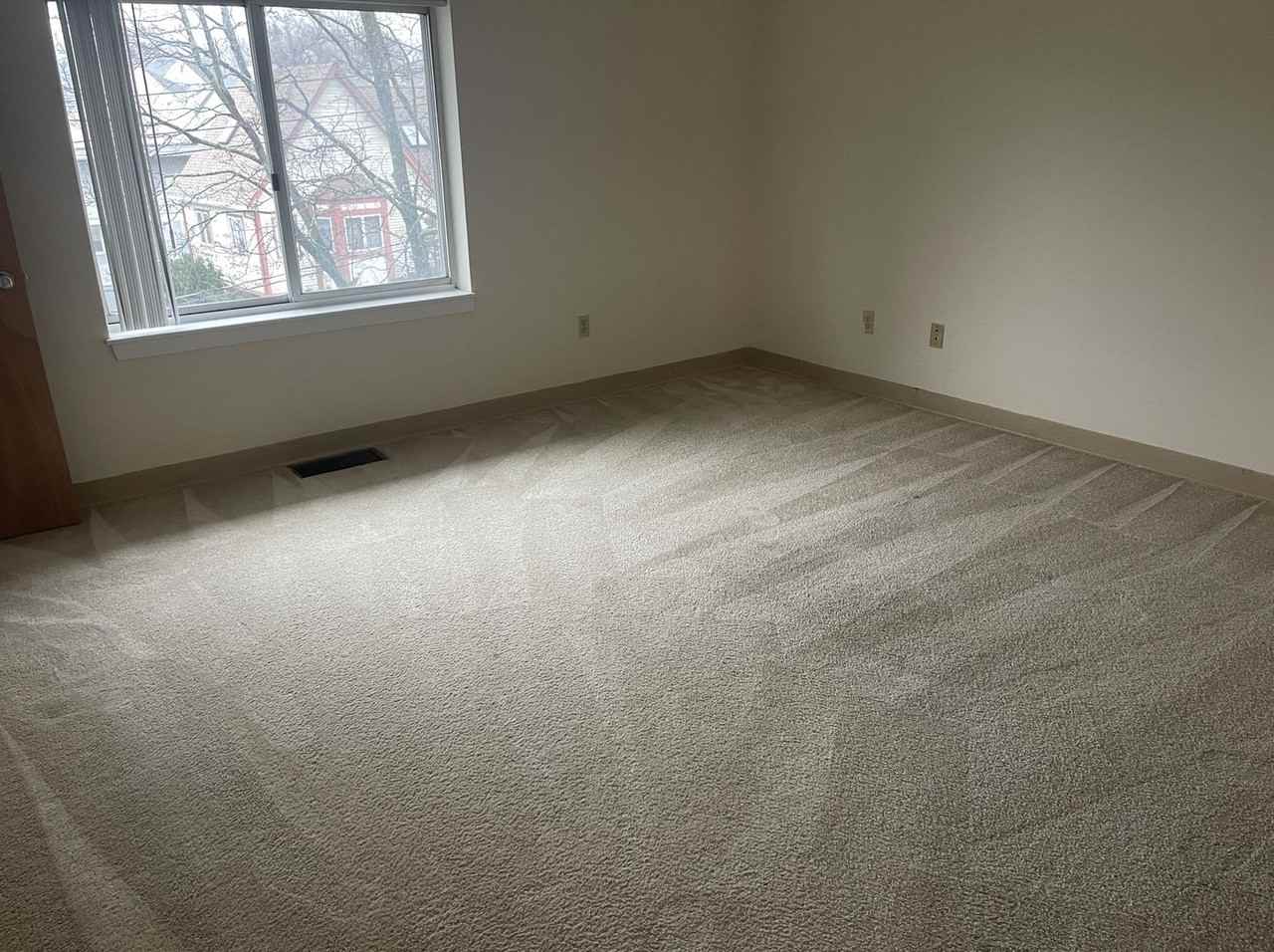 138 N Beacon St - Photo 7 of 17