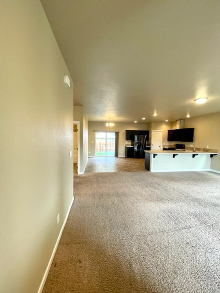 61351 Kobe St - Photo 4 of 27