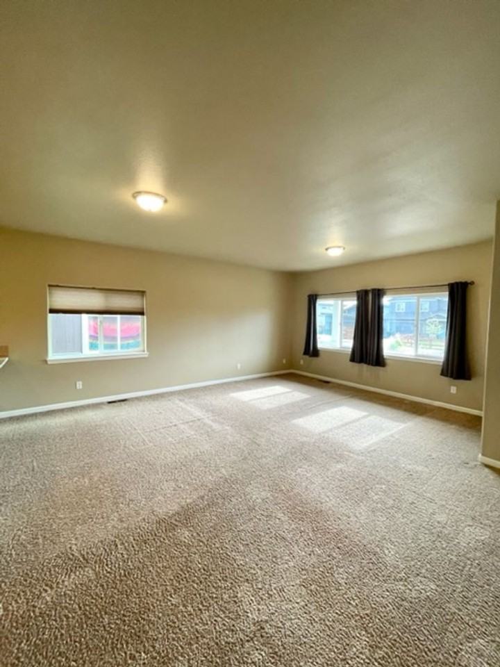61351 Kobe St - Photo 5 of 27