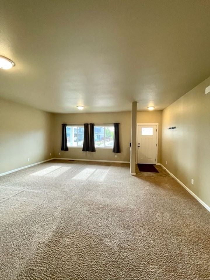 61351 Kobe St - Photo 6 of 27