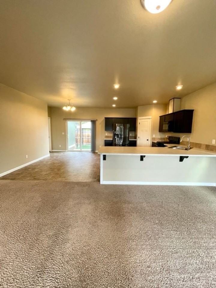 61351 Kobe St - Photo 7 of 27