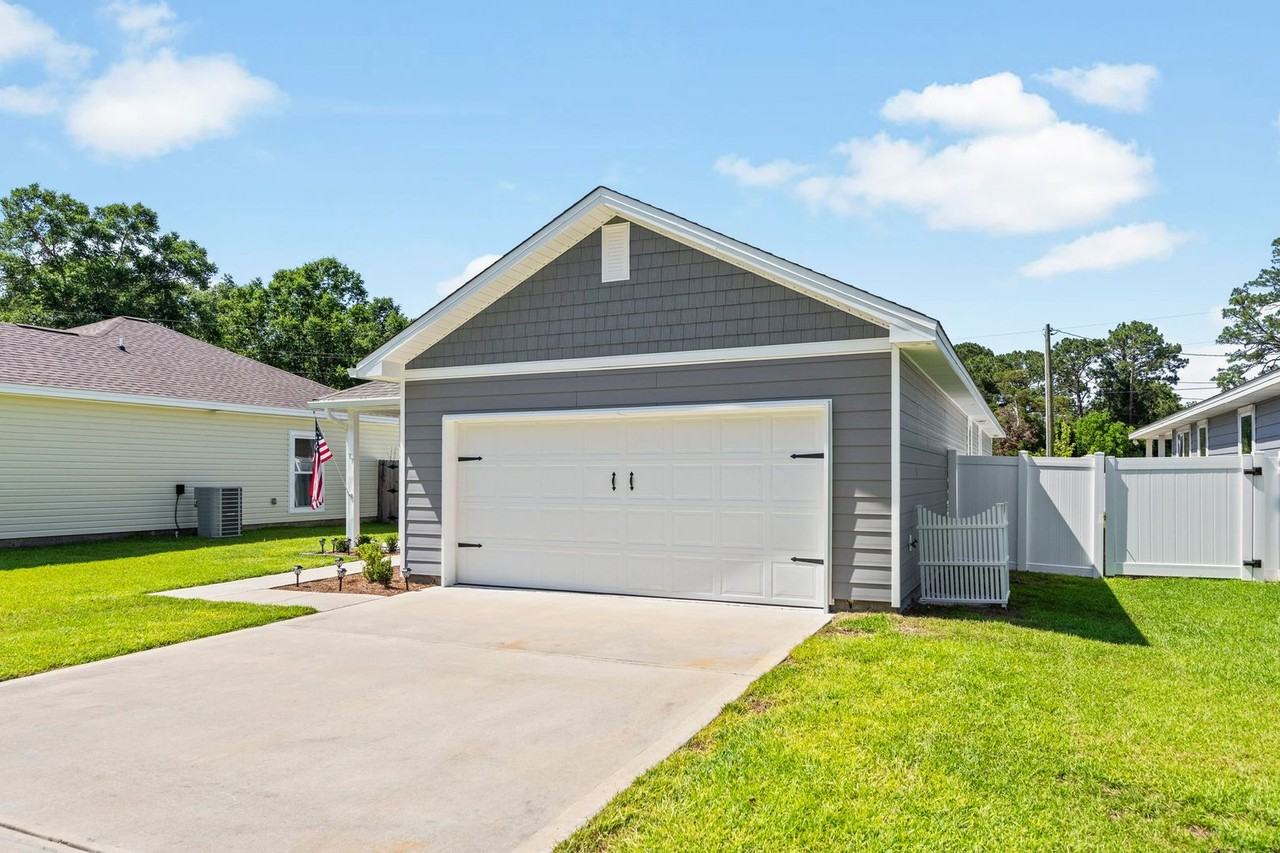 77 Magnolia St - Photo 2 of 41