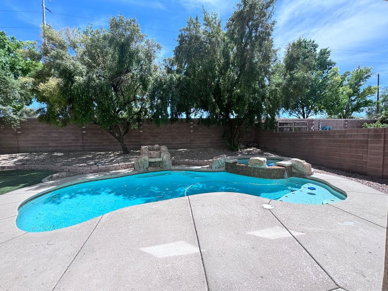 3117 Greenfriar Ave - Photo 2 of 36