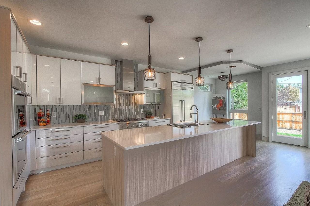 2210 Meade St - Photo 5 of 27