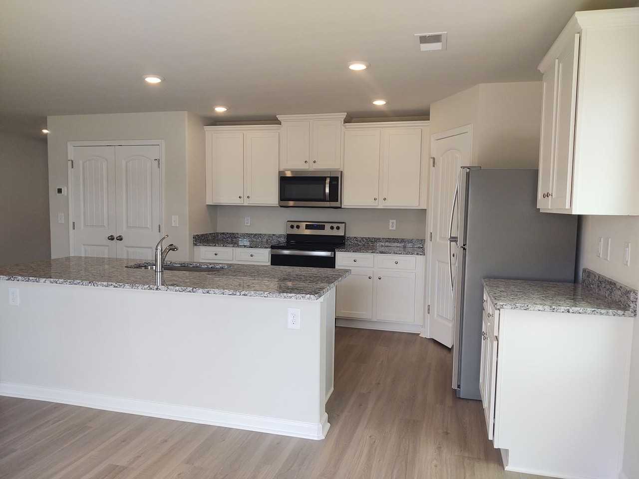 3165 Maple Ridge Dr - Photo 3 of 22