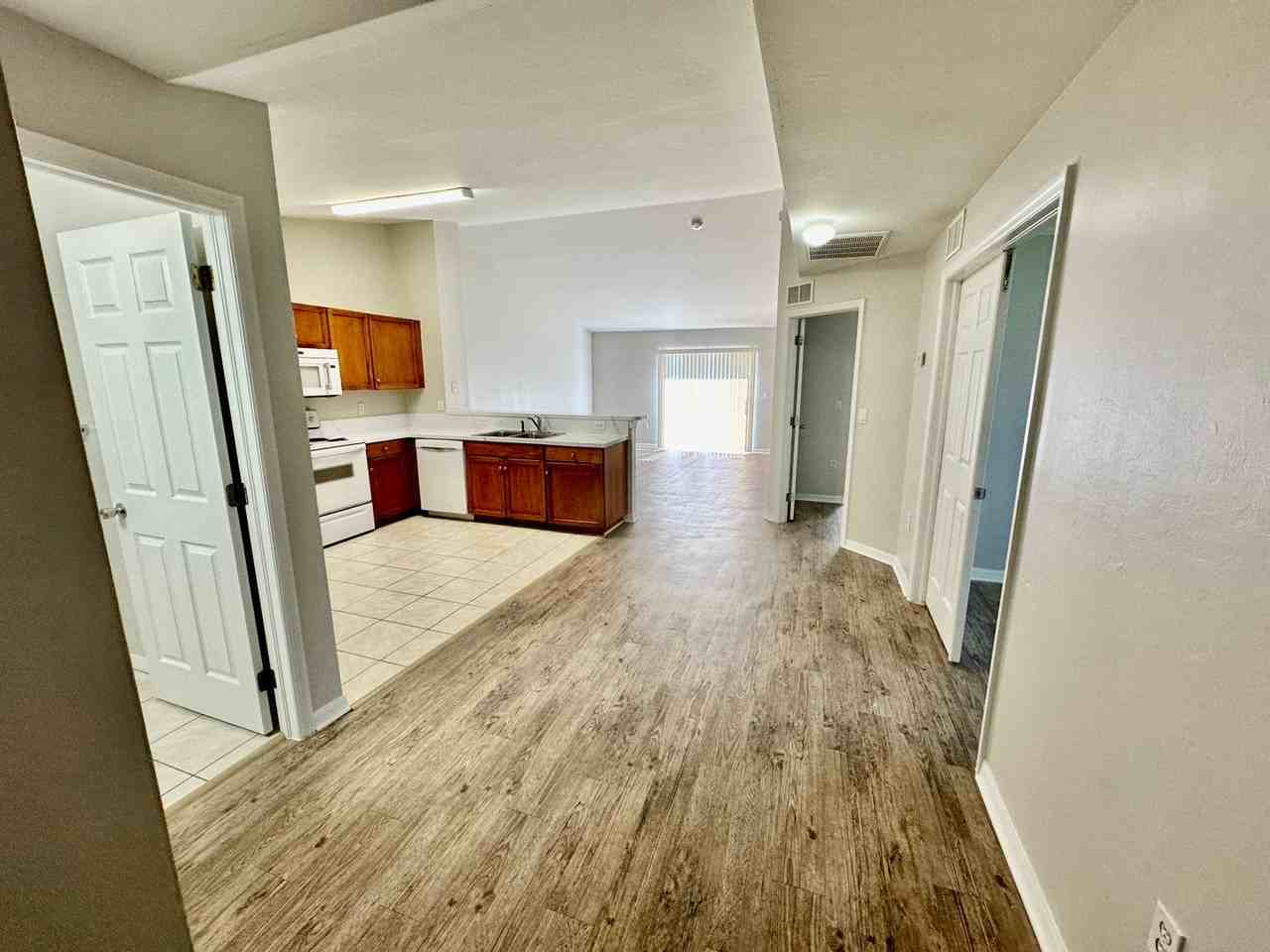 872-874 Eisenhower Blvd - Photo 2 of 12