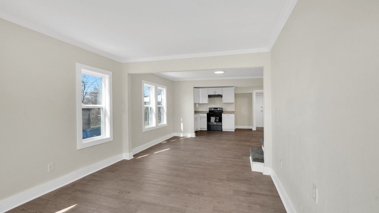 4721 E 5th St - Photo 2 of 17
