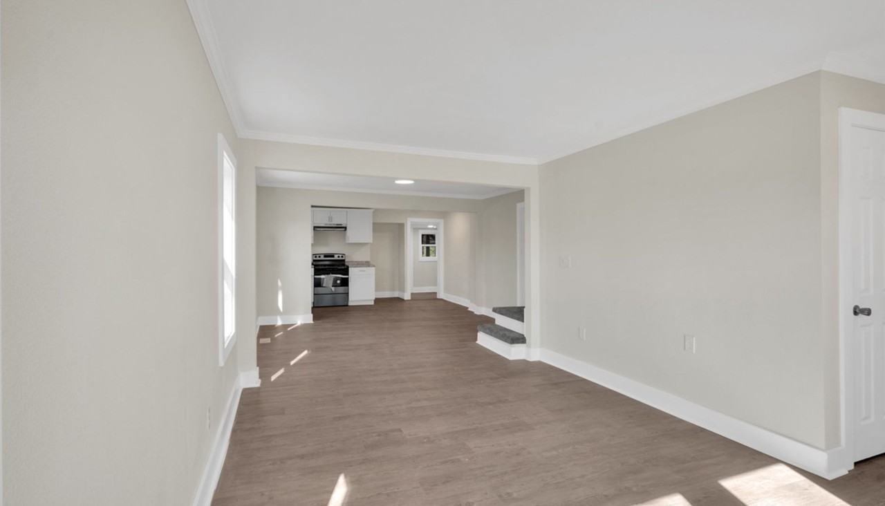 4721 E 5th St - Photo 3 of 17