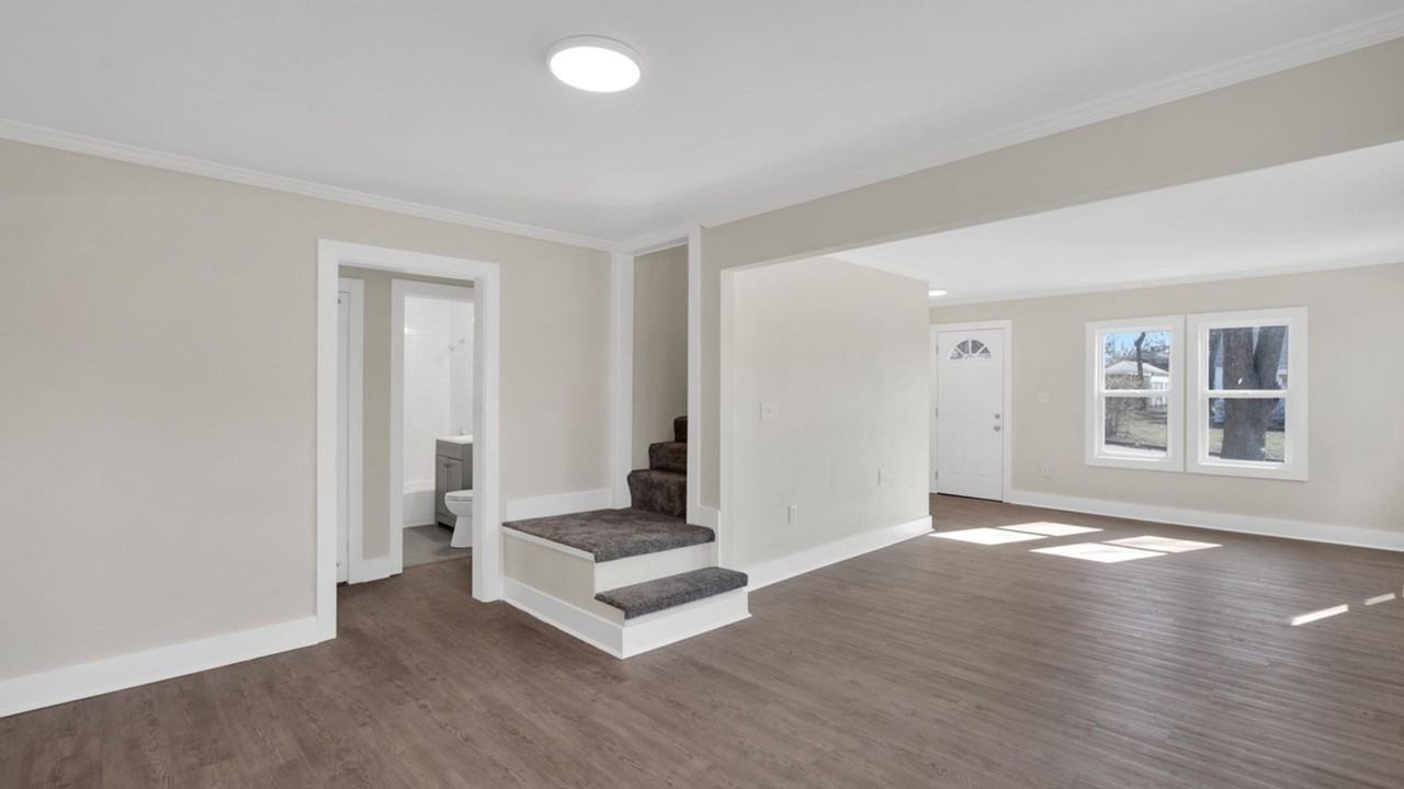 4721 E 5th St - Photo 4 of 17