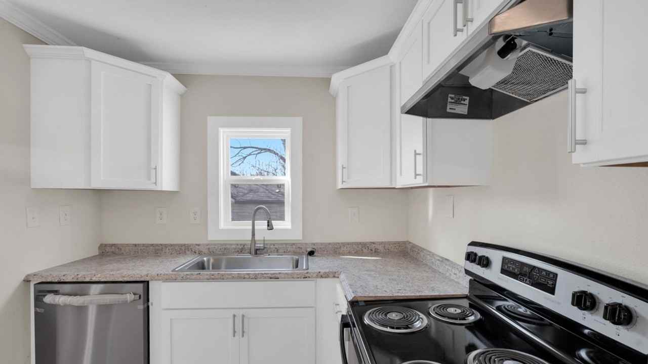 4721 E 5th St - Photo 6 of 17