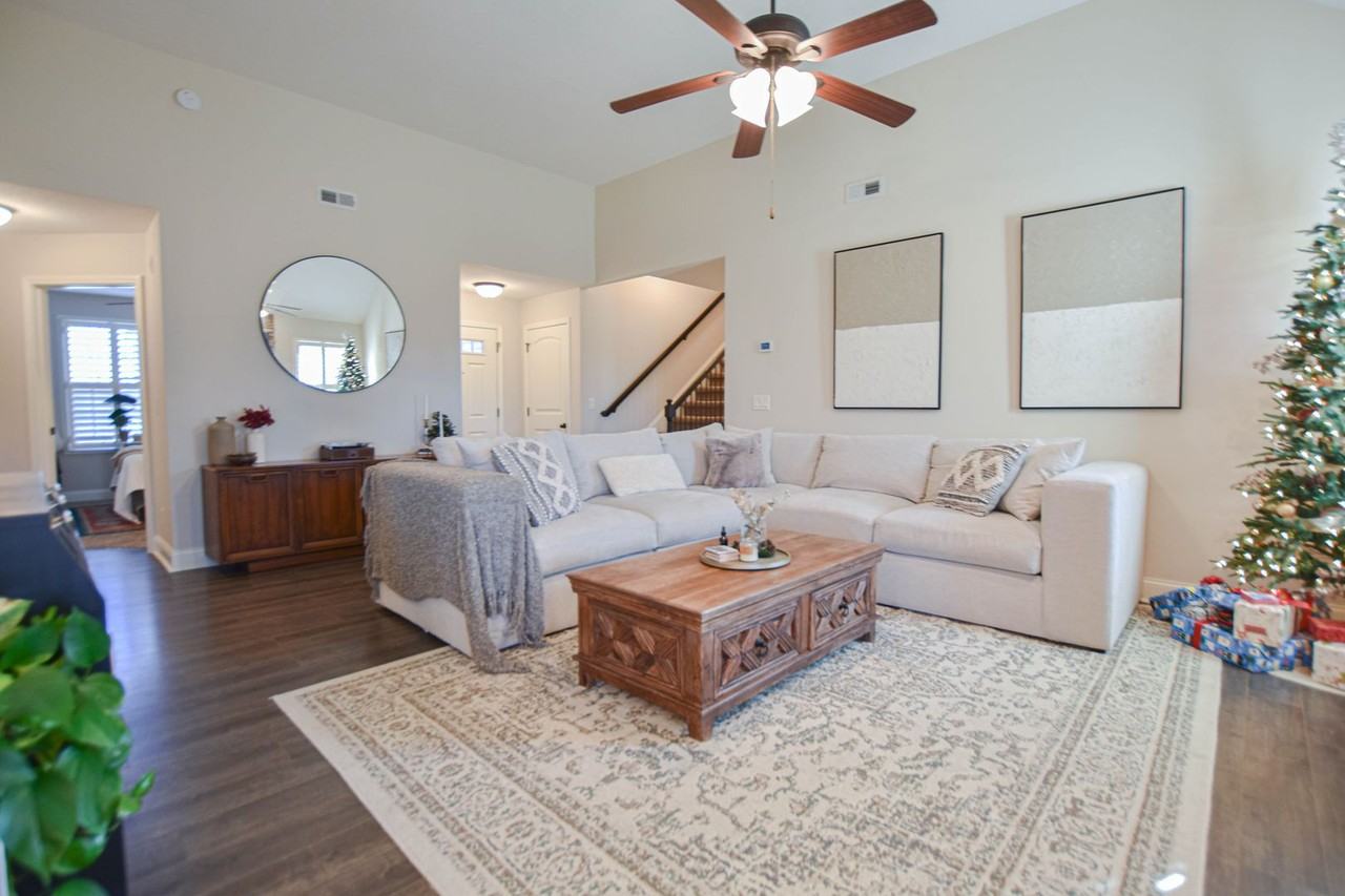 450 Cyprus Ct - Photo 3 of 20