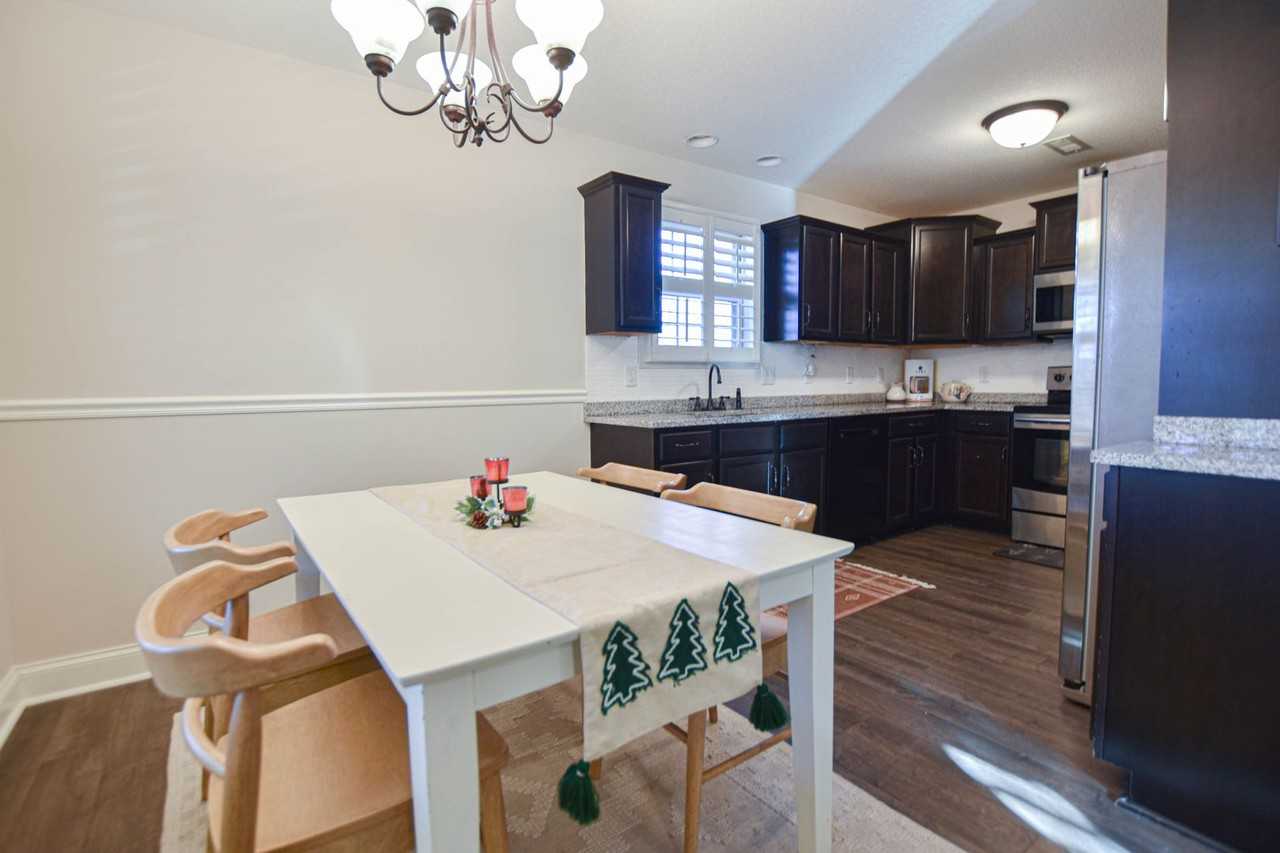 450 Cyprus Ct - Photo 4 of 20