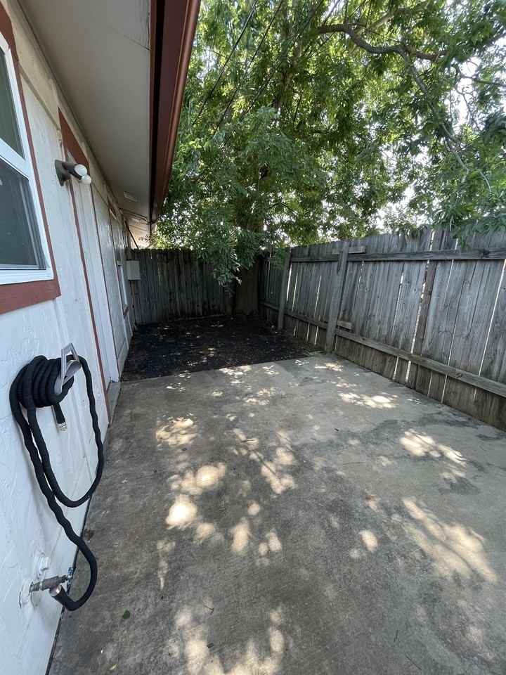 656 Mill St #B - Photo 3 of 10