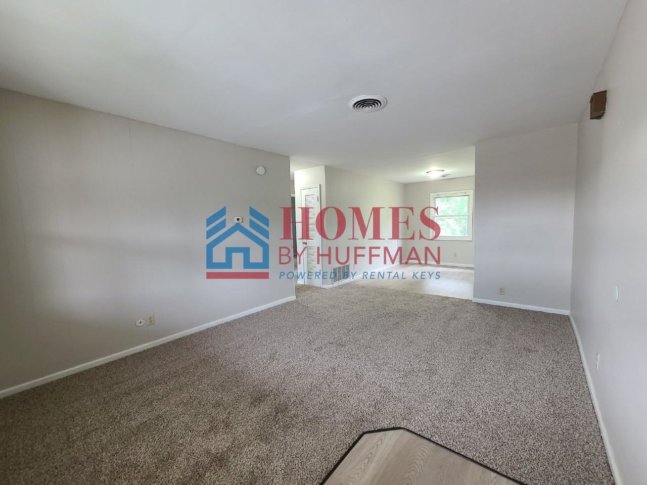 912 Parkview Drive - Photo 2 of 11