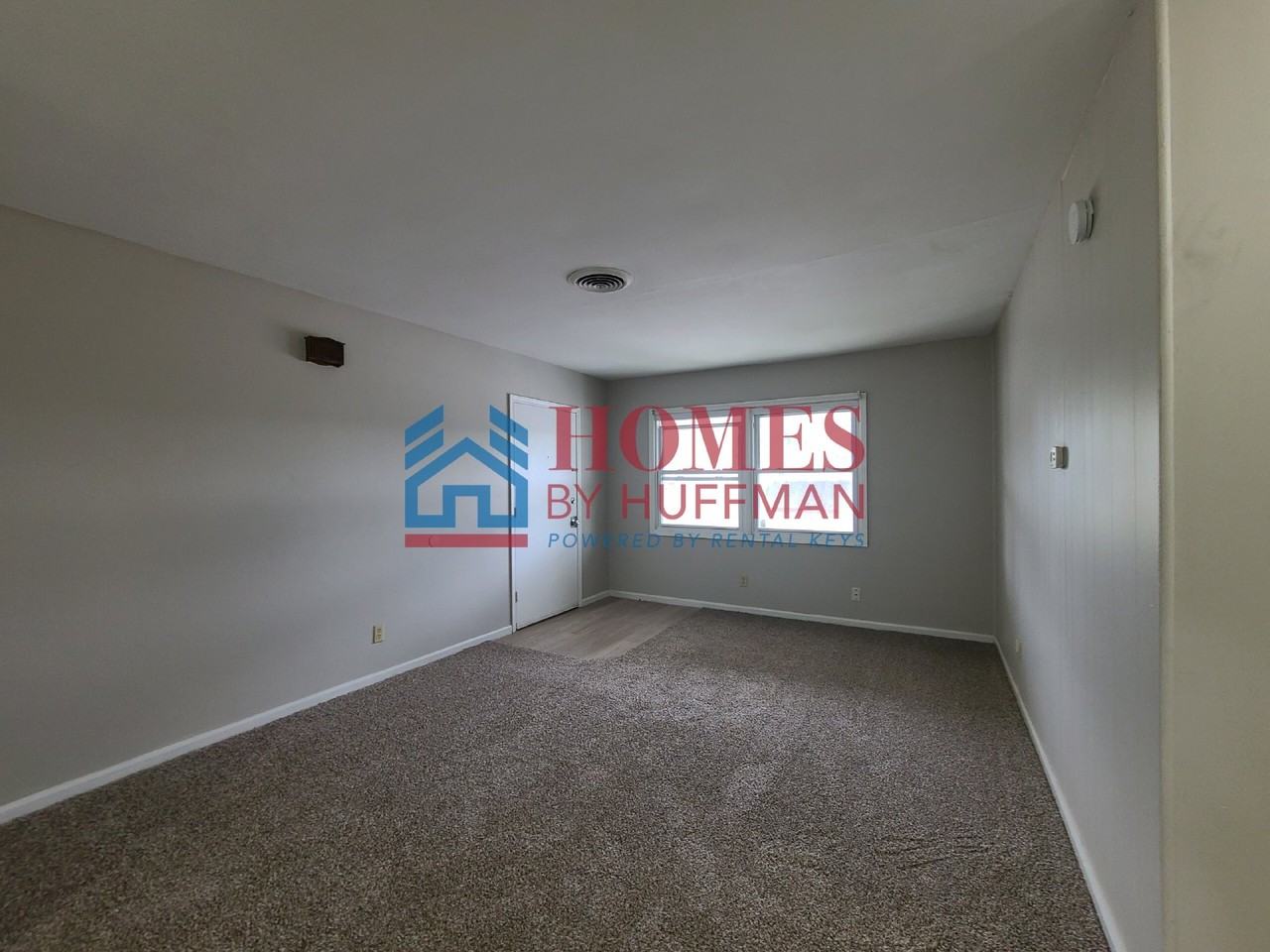 912 Parkview Drive - Photo 3 of 11