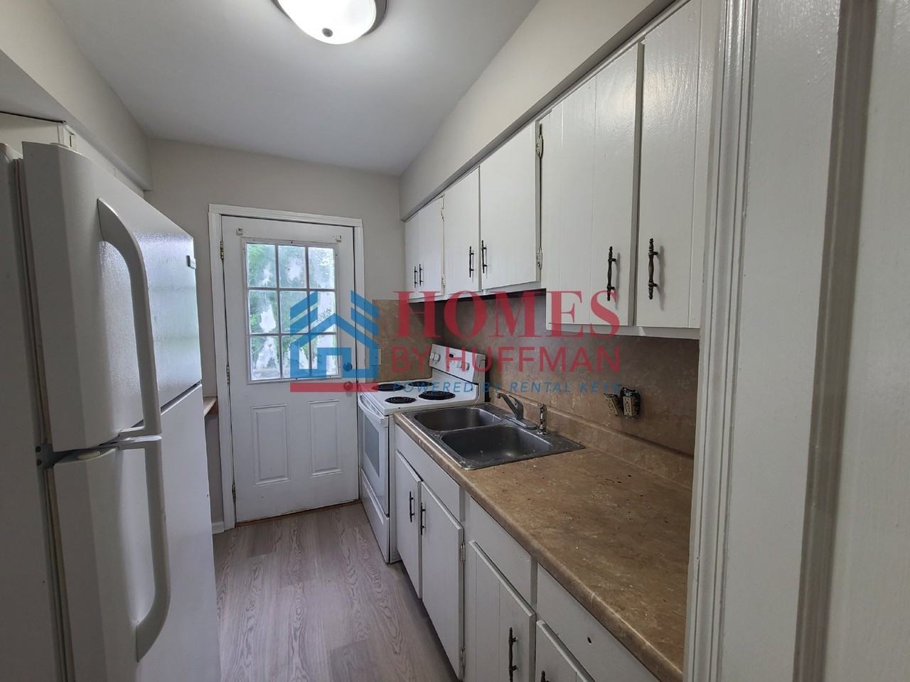 912 Parkview Drive - Photo 6 of 11