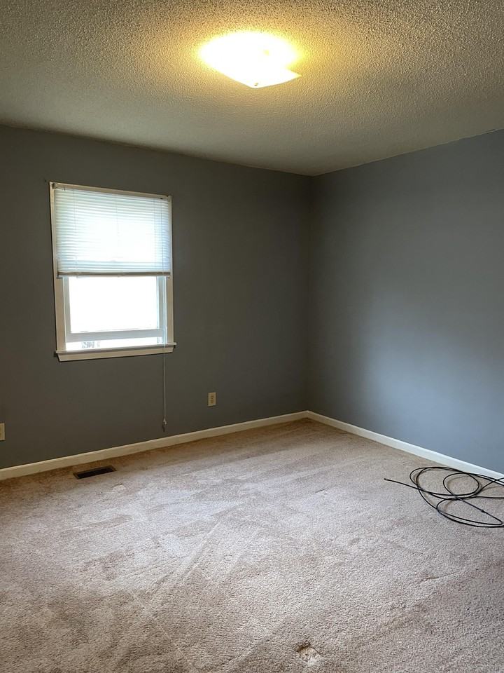 1067 3rd St Se #1 - Photo 3 of 10