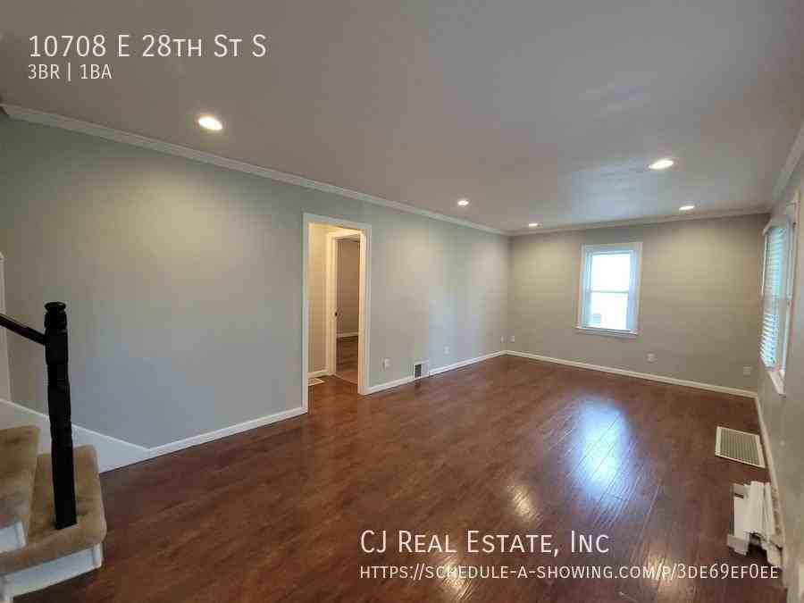 10708 E 28th St S - Photo 2 of 10