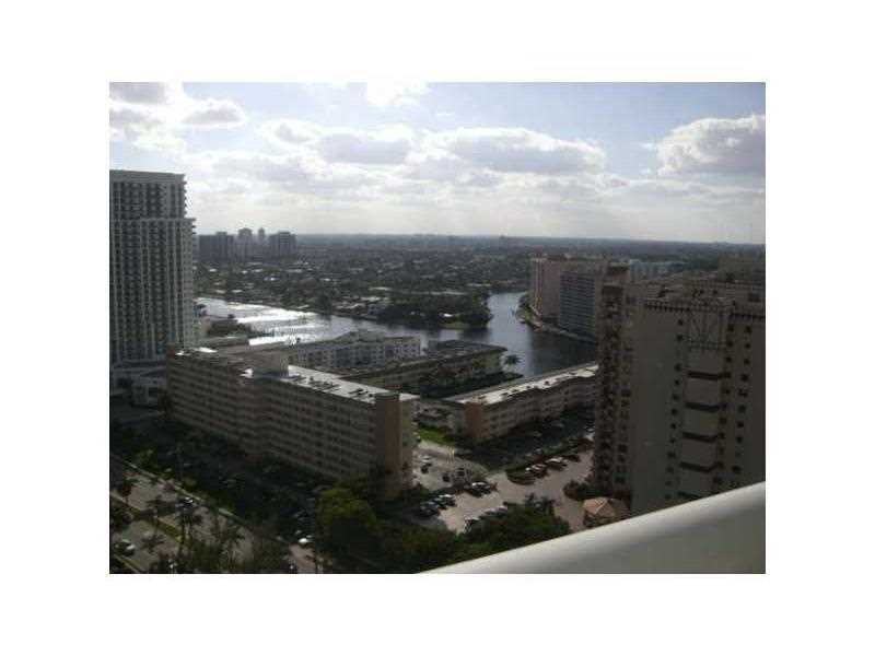 1851 S Ocean Dr - Photo 3 of 8