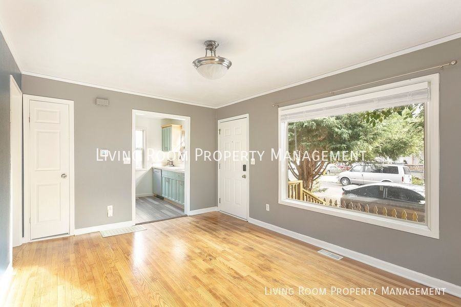 4075 Ne Mallory Ave - Photo 3 of 13