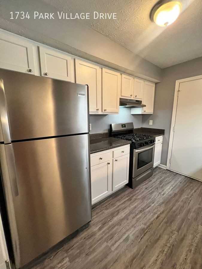 1734 Park Village Dr - Photo 2 of 33