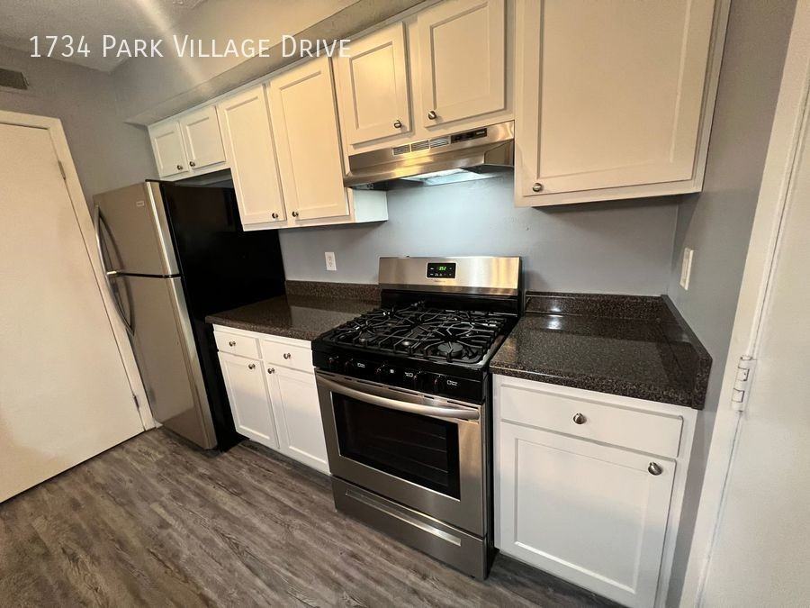 1734 Park Village Dr - Photo 3 of 33