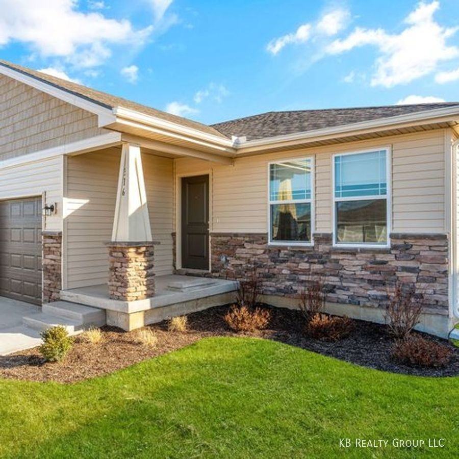 312 Se Rose Garden Ln - Photo 3 of 19