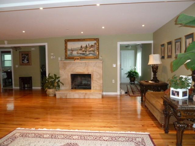 125 Lakeshore Dr - Photo 2 of 12