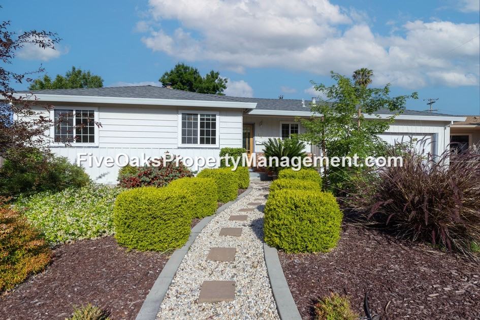 102 Grenoble Way - Photo 2 of 43