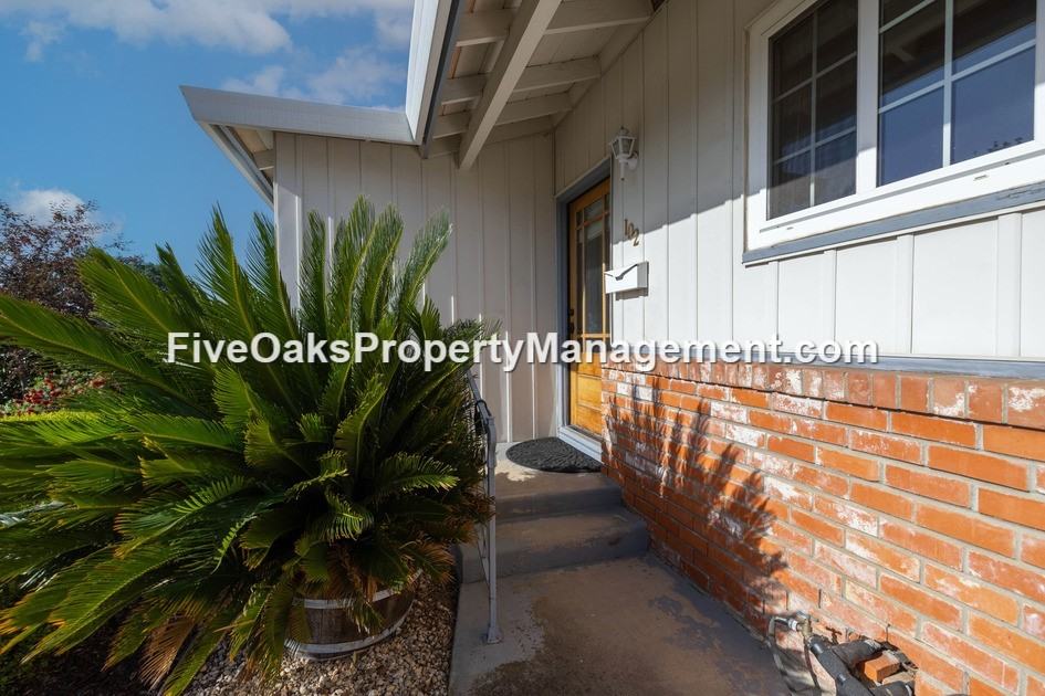 102 Grenoble Way - Photo 3 of 43